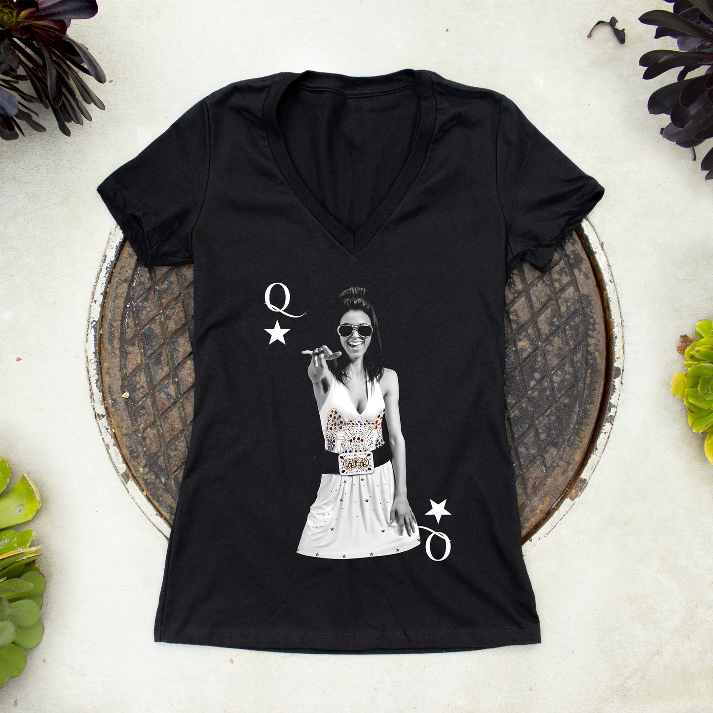 Le t-shirt col V plongeant Reine des starlettes